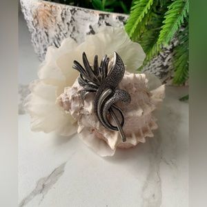 Vintage Ravana flower brooch.